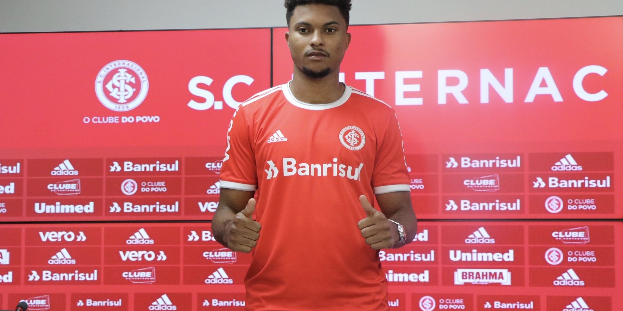 Inter apresenta zagueiro que estava na Alemanha