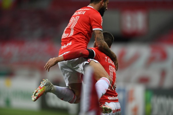 Thiago Galhardo foram decisivos na vitória colorada contra o Mineiro