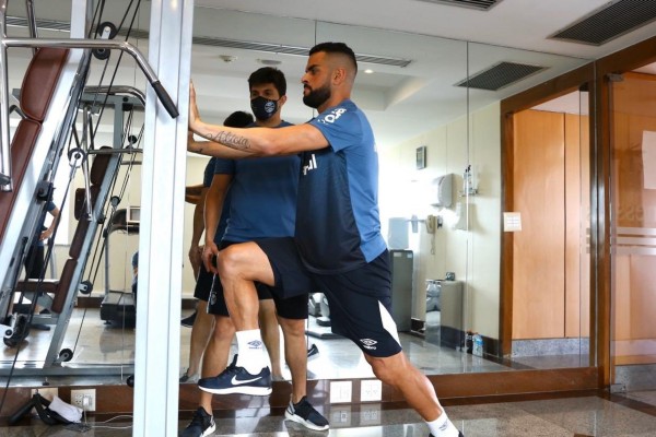 Maicon é desfalque nesta quarta-feira 