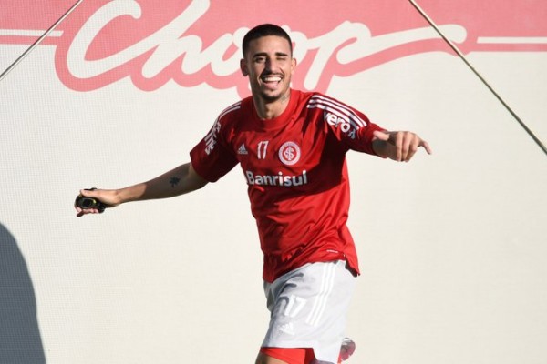 Thiago Galhardo é o artilheiro colorado no Brasileirão 