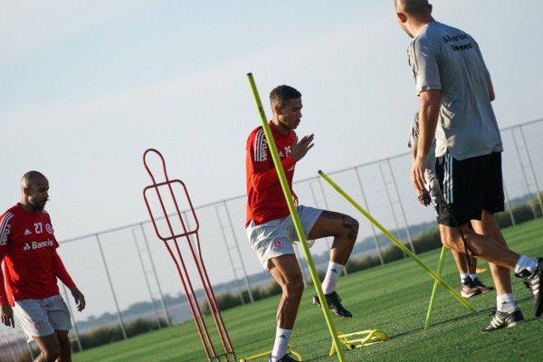 Inter busca se isolar na liderança diante do Flamengo  