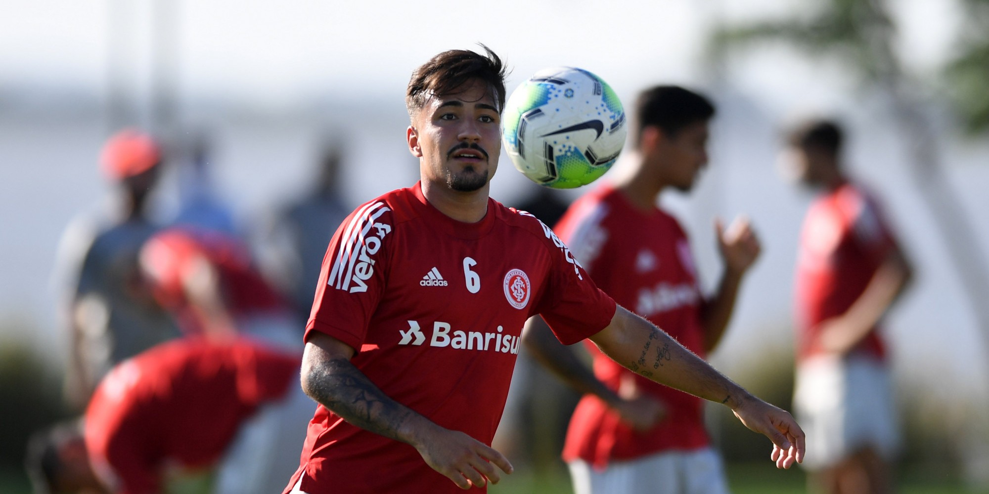 Heitor deve ser titular no lado direito colorado Heitor deve ser titular no lado direito colorado