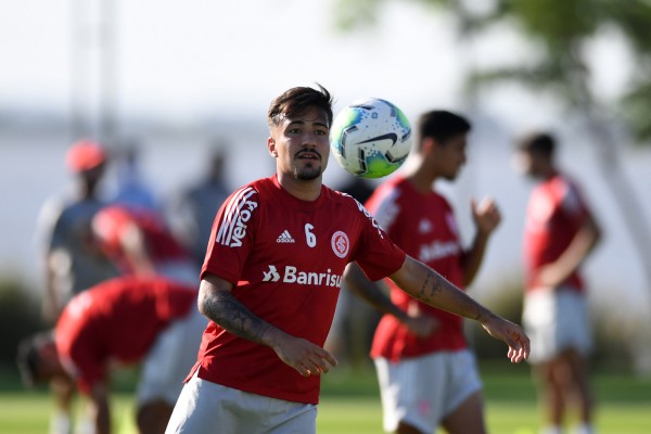 Heitor deve ser titular no lado direito colorado