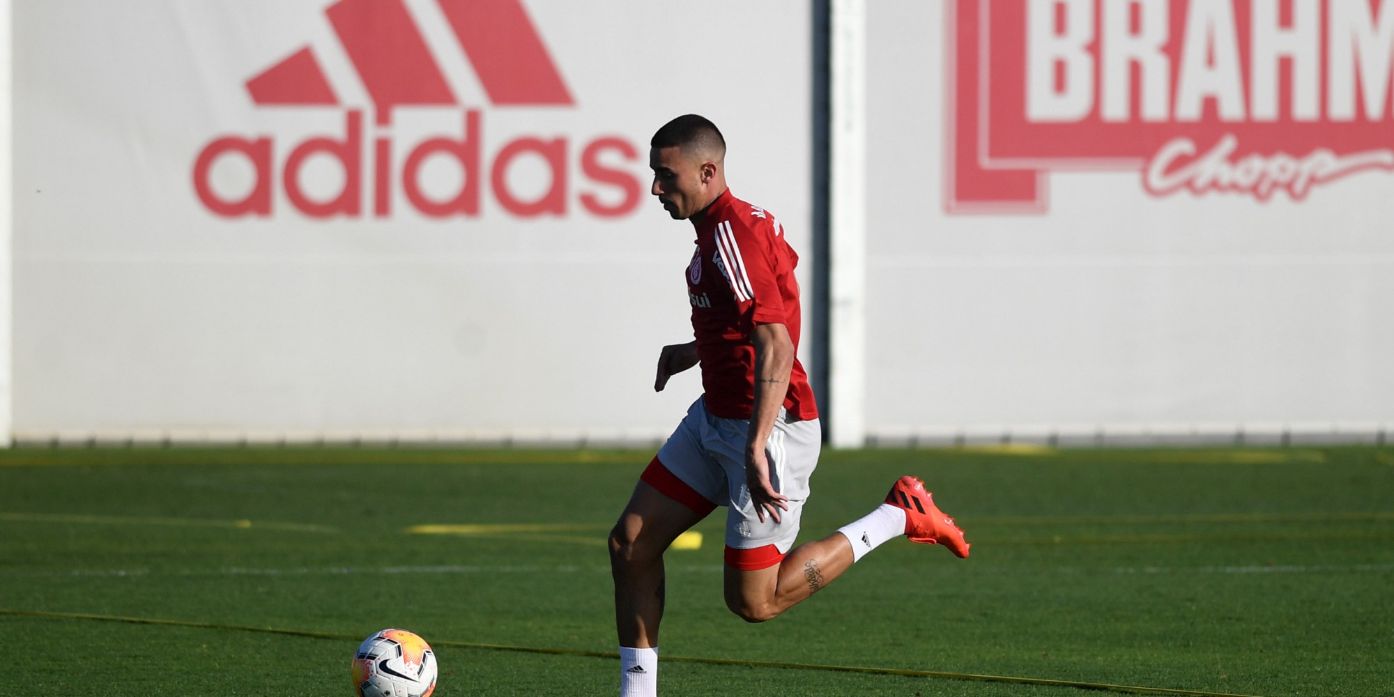 Thiago galhardo é esperança de gols pelo colorado Thiago galhardo é esperança de gols pelo colorado