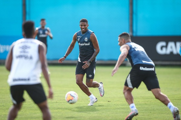 Bola rola nesta noite na Arena