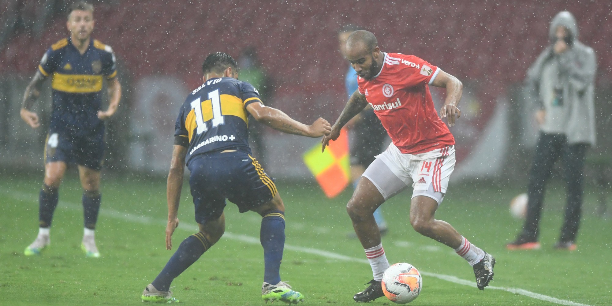 Sob chuva Inter foi superado pelo por argentinos no Beira-Rio Sob chuva Inter foi superado pelo por argentinos no Beira-Rio