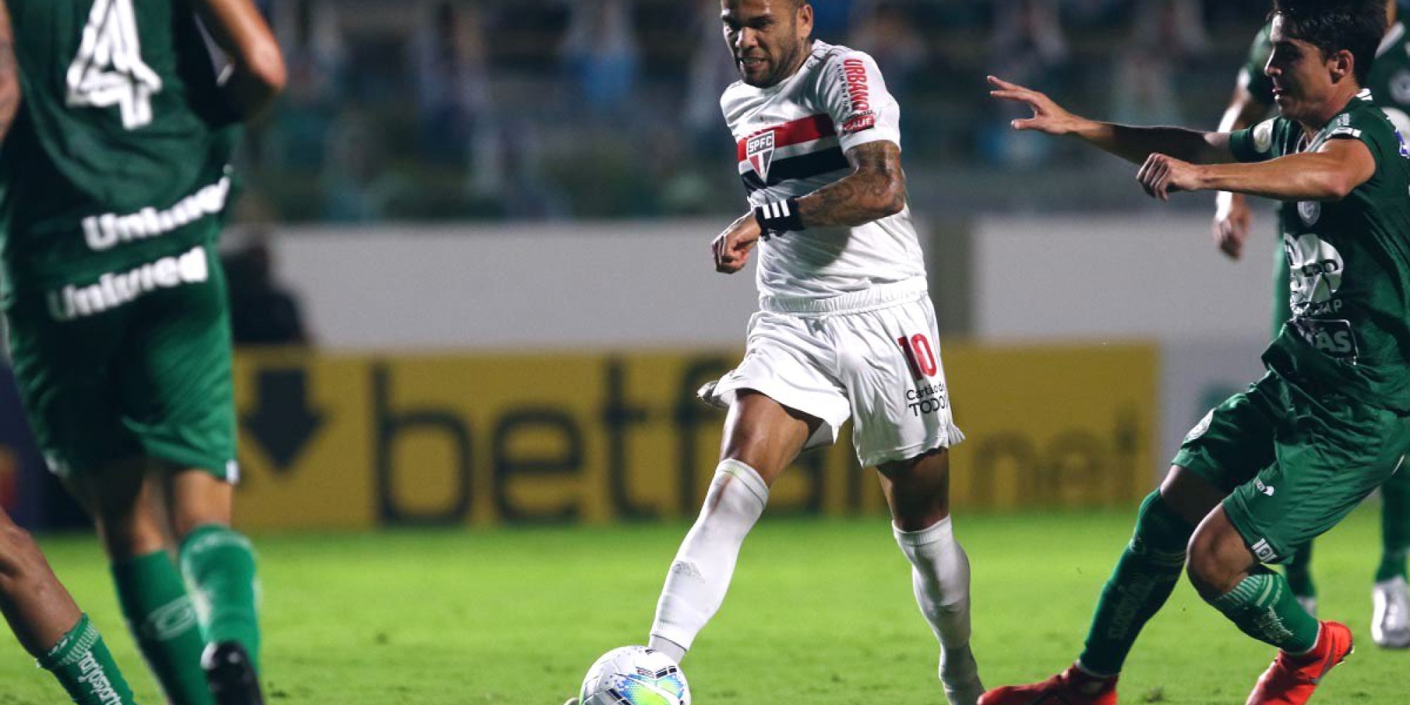 BRASILEIRÃO: Vitória diante do Goiás faz do São Paulo o novo líder