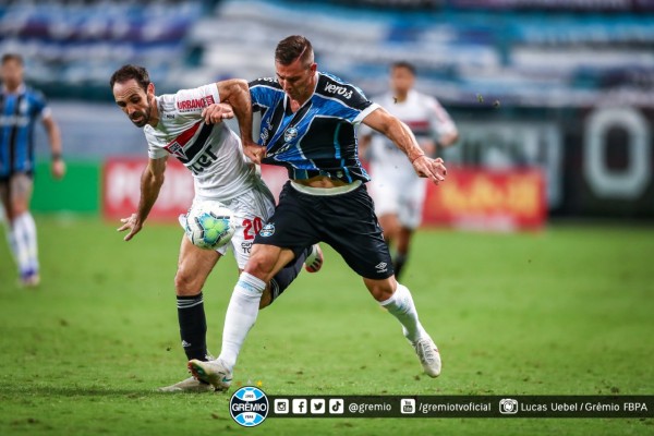 Grêmio levou a melhor na Arena ontem 