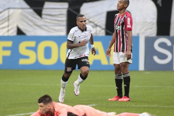 Otero marcou o gol da vitória do Corinthians no clássico 