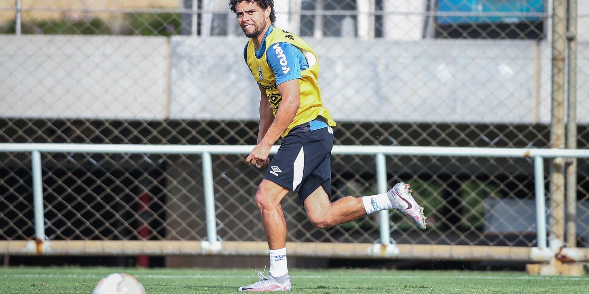 Grêmio viajou para São Paulo onde encara o Santos nesta noite Grêmio viajou para São Paulo onde encara o Santos nesta noite