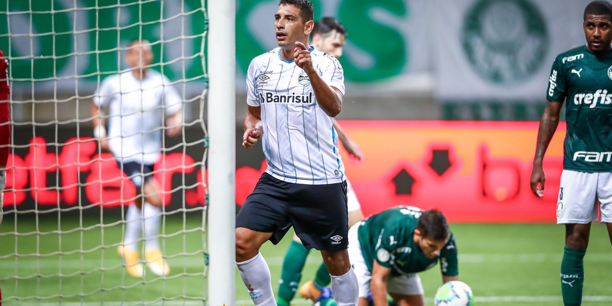 Diego Souza voltou a marcar pelo Grêmio 