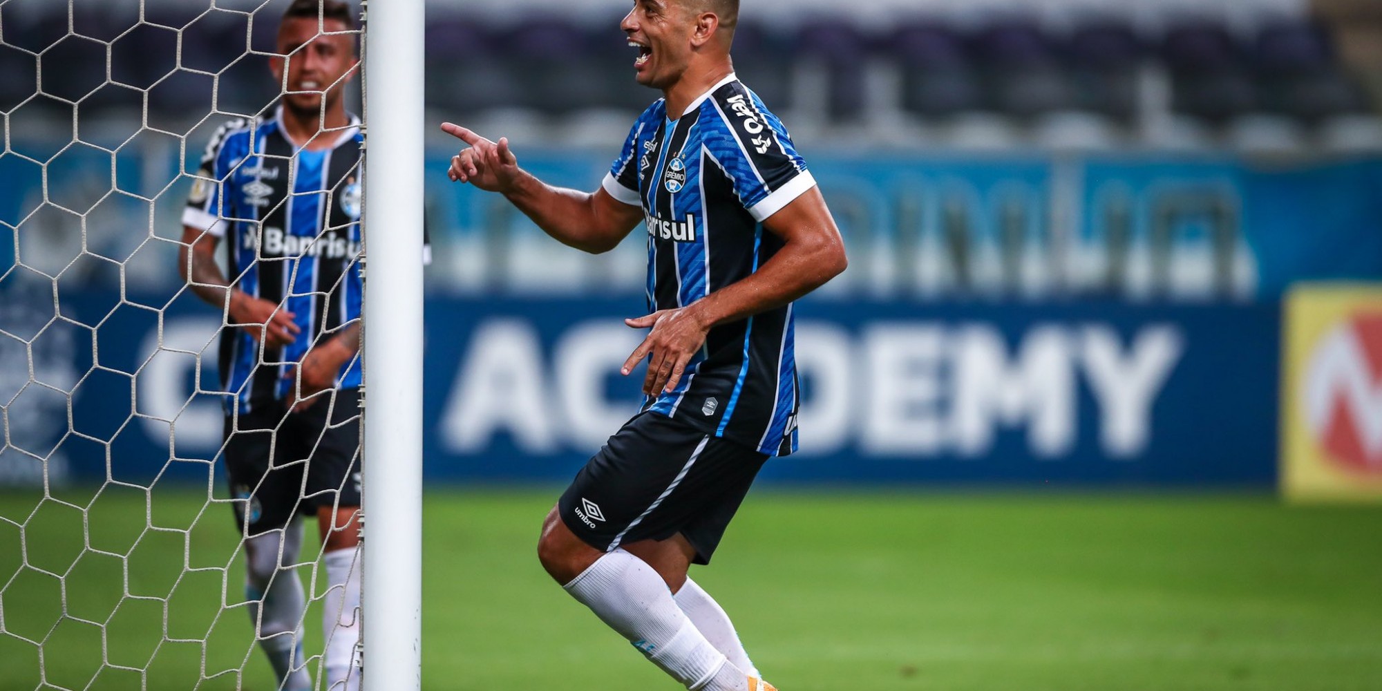 Diego Souza marcou o gol da vitória na Arena