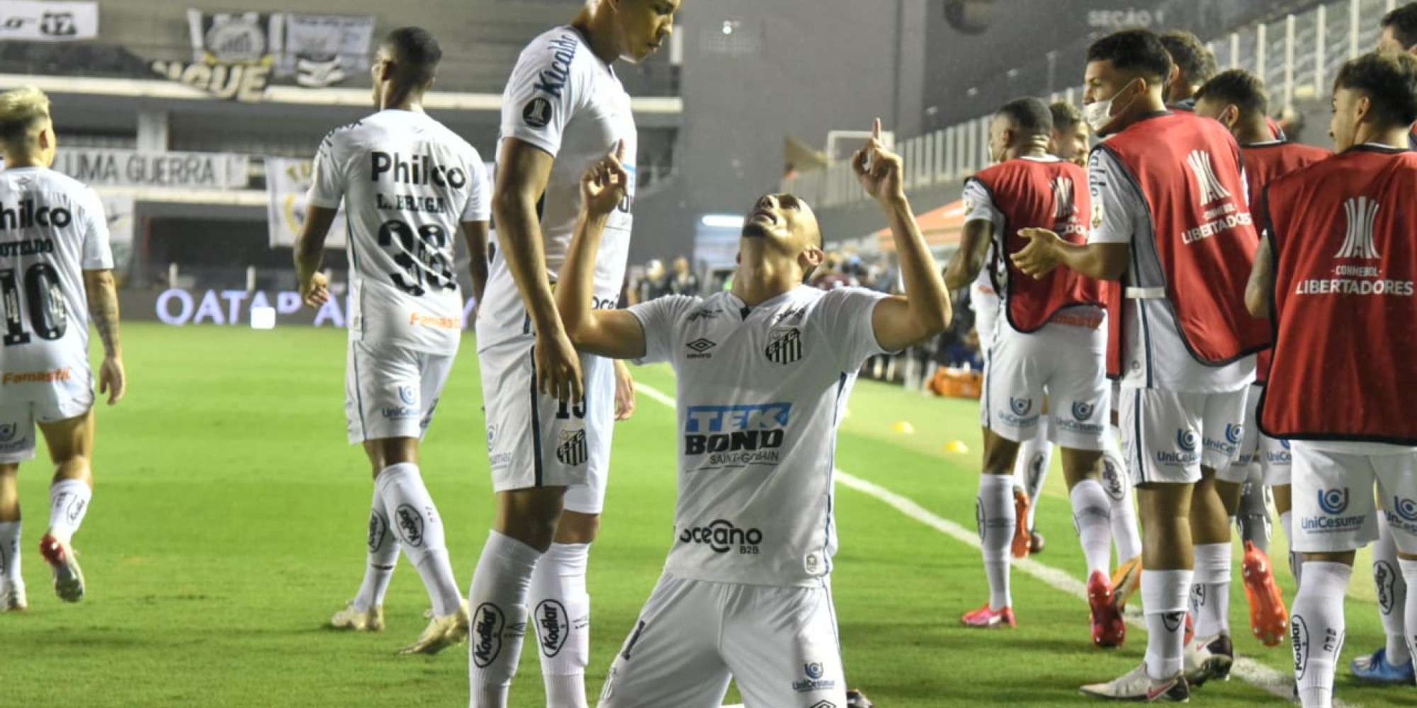 Santos venceu ontem (13) o Boca Juniors por 3 a 0 Santos venceu ontem (13) o Boca Juniors por 3 a 0