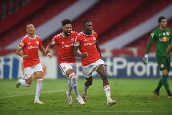 Edenílson marcou gol da vitória colorada 