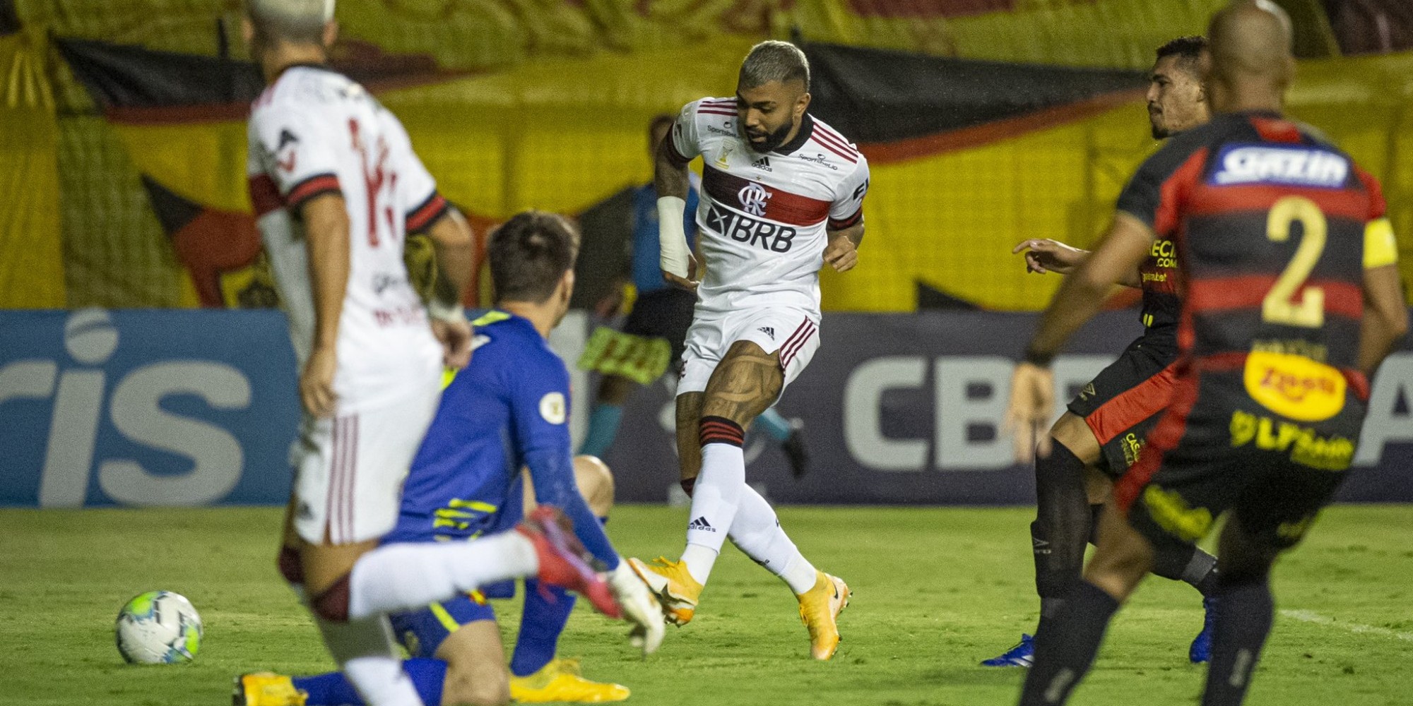 Flamengo superou o Sport ontem por 3 a 0 Flamengo superou o Sport ontem por 3 a 0