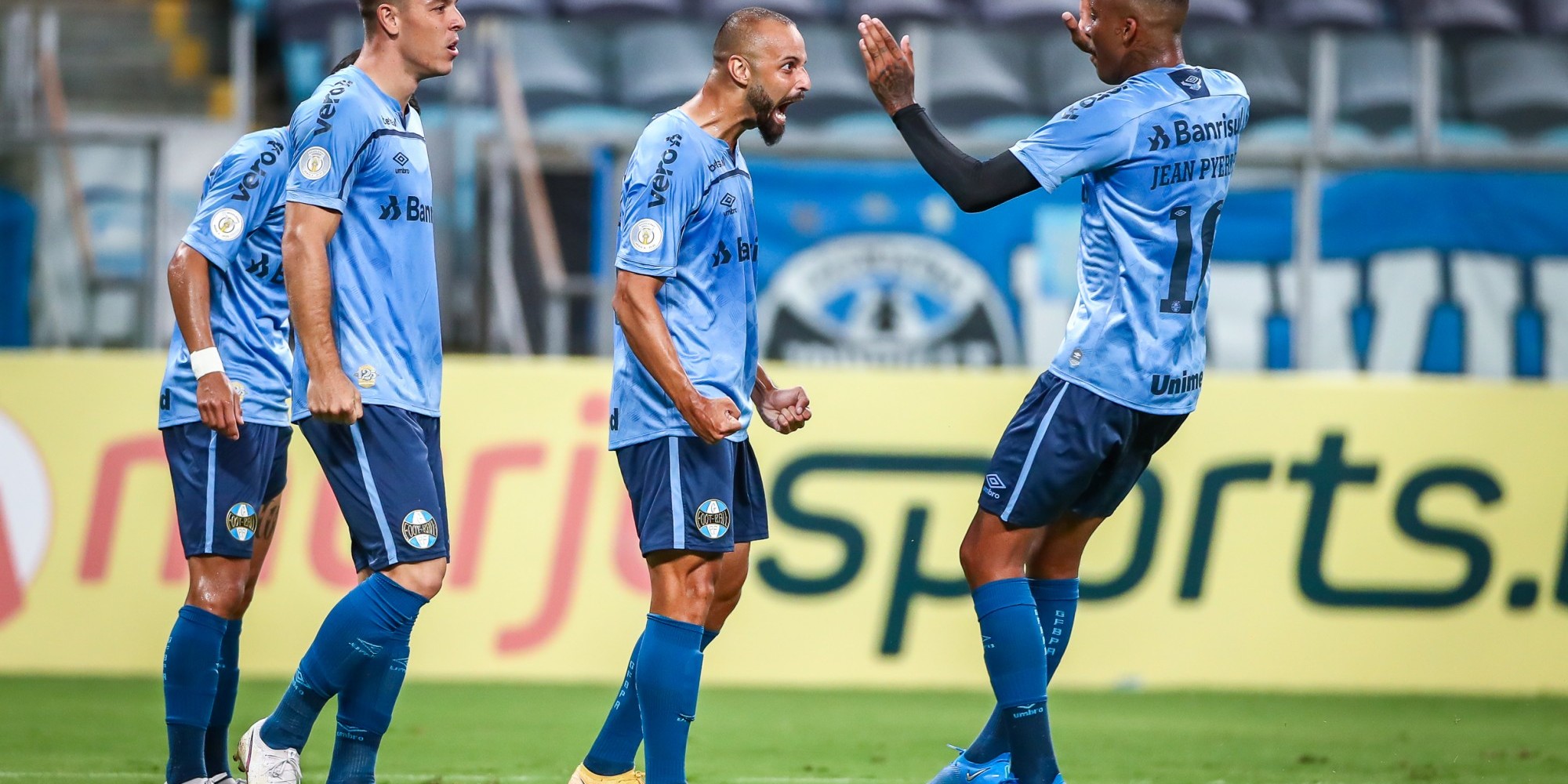 Grêmio levou a melhor diate do Furacão Grêmio levou a melhor diate do Furacão