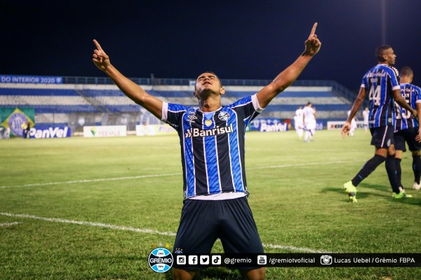 Lucas Araújo marcou segundo gol gremista 