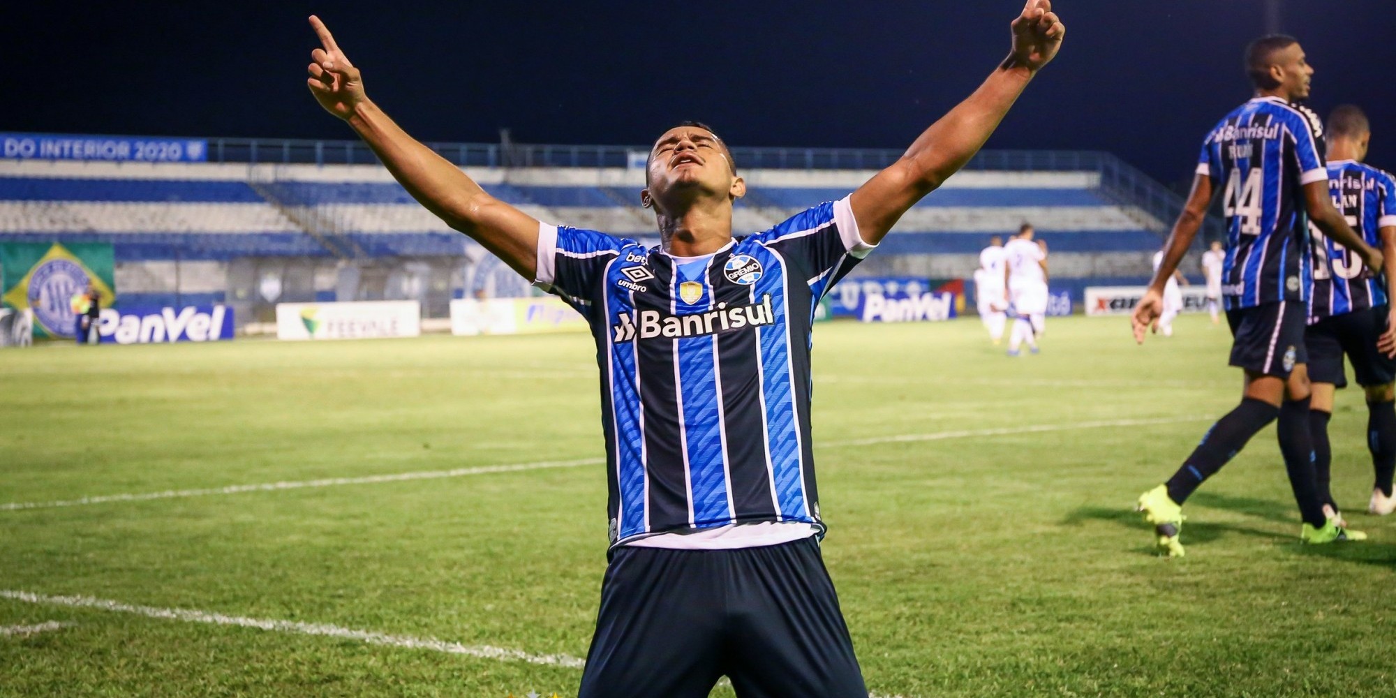 Lucas Araújo marcou segundo gol gremista Lucas Araújo marcou segundo gol gremista