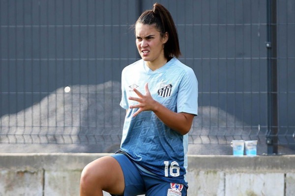 Júlia tem 19 anos