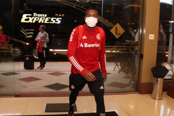 Inter chegou ontem para jogo em Pelotas 