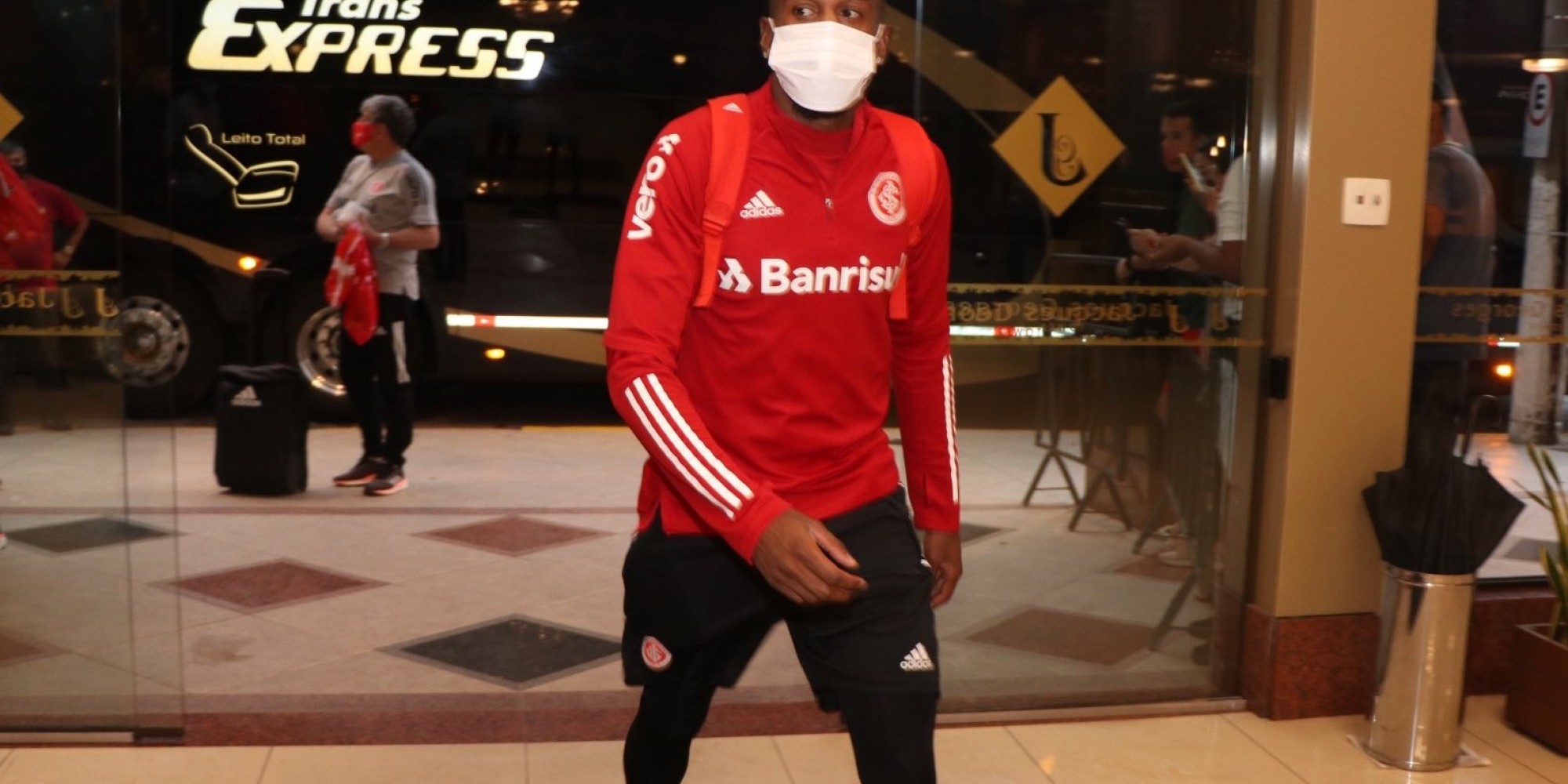 Inter chegou ontem para jogo em Pelotas Inter chegou ontem para jogo em Pelotas