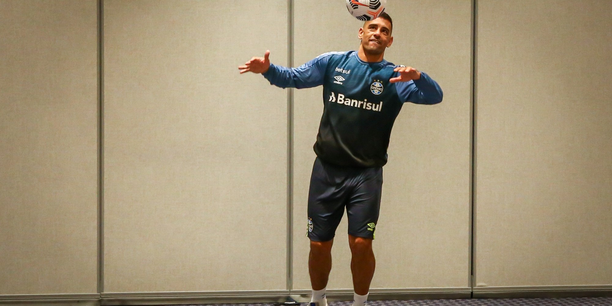 Diego Souza é um dos poucos atletas que tiveram Covid-19 no elenco tricolor Diego Souza é um dos poucos atletas que tiveram Covid-19 no elenco tricolor