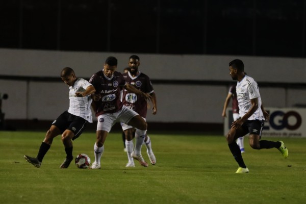Grêmio e Caxias jogaram ontem no estádio Centenário 