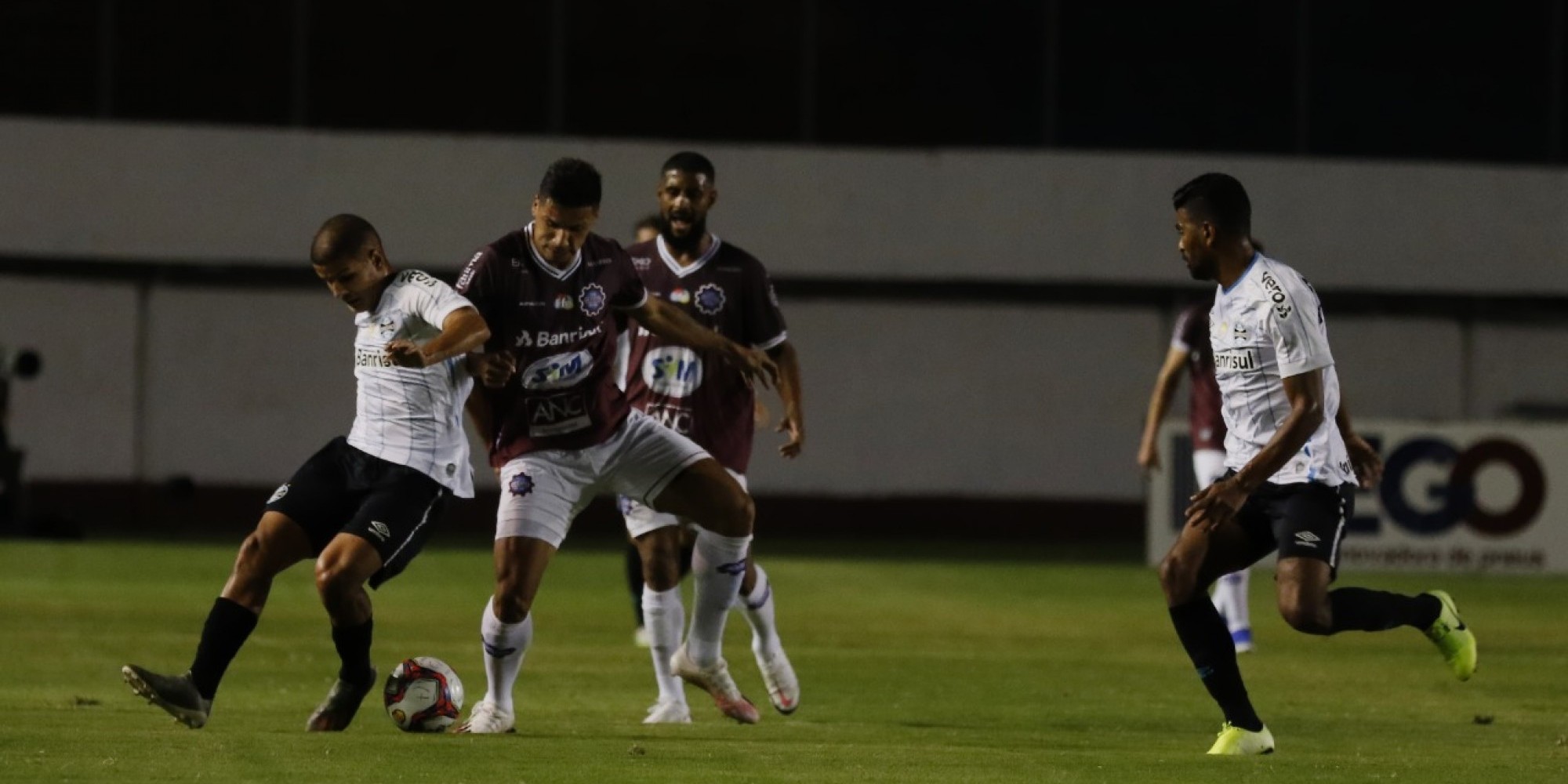Grêmio e Caxias jogaram ontem no estádio Centenário Grêmio e Caxias jogaram ontem no estádio Centenário
