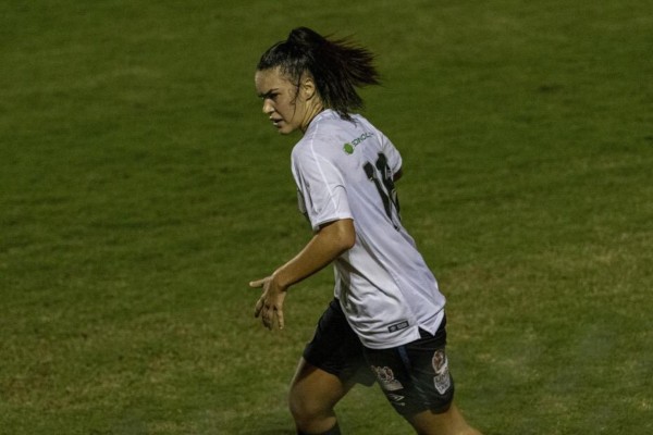 Júlia tem 19 anos 