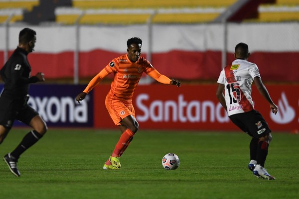 Inter estreia com derrota na Libertadores 