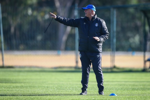 Felipão tem 100% de aproveitamento fora de casa