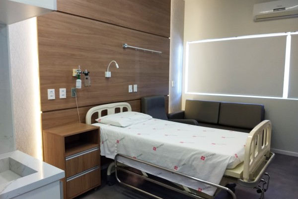 Entre as iniciativas estão o projeto de modernização dos quartos do Posto 3, a implantação de um elevador maca-leito e a instalação de um novo quadro de distribuição de energia.