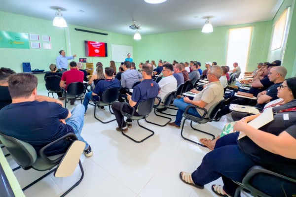 Capacita&ccedil;&atilde;o refor&ccedil;ou miss&atilde;o, valores e padr&otilde;es operacionais da cooperativa