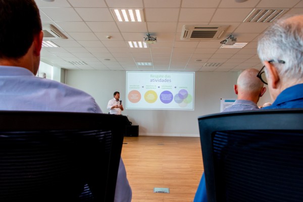 Cooperativa Dália finaliza curso com o tema sucessão e entrega de certificados 
