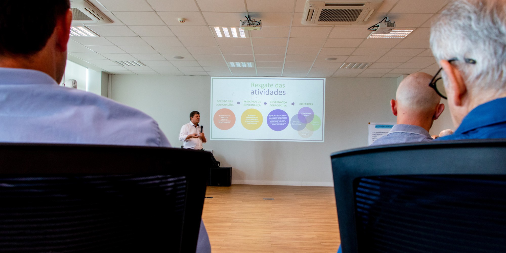 Cooperativa Dália finaliza curso com o tema sucessão e entrega de certificados 
