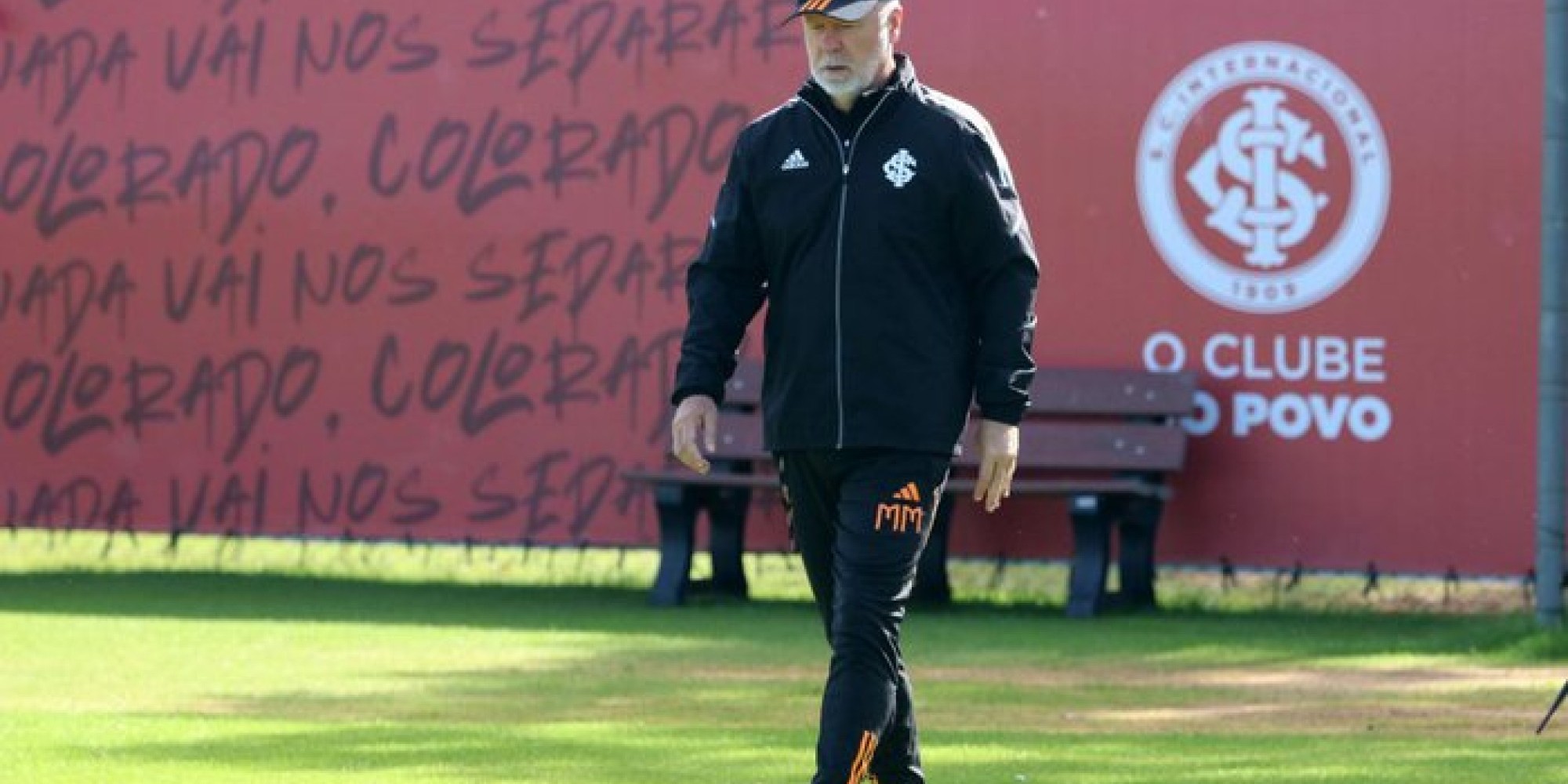 Mano Menezes projeta duas novidades para jogo contra o América-MG pela Copa do Brasil