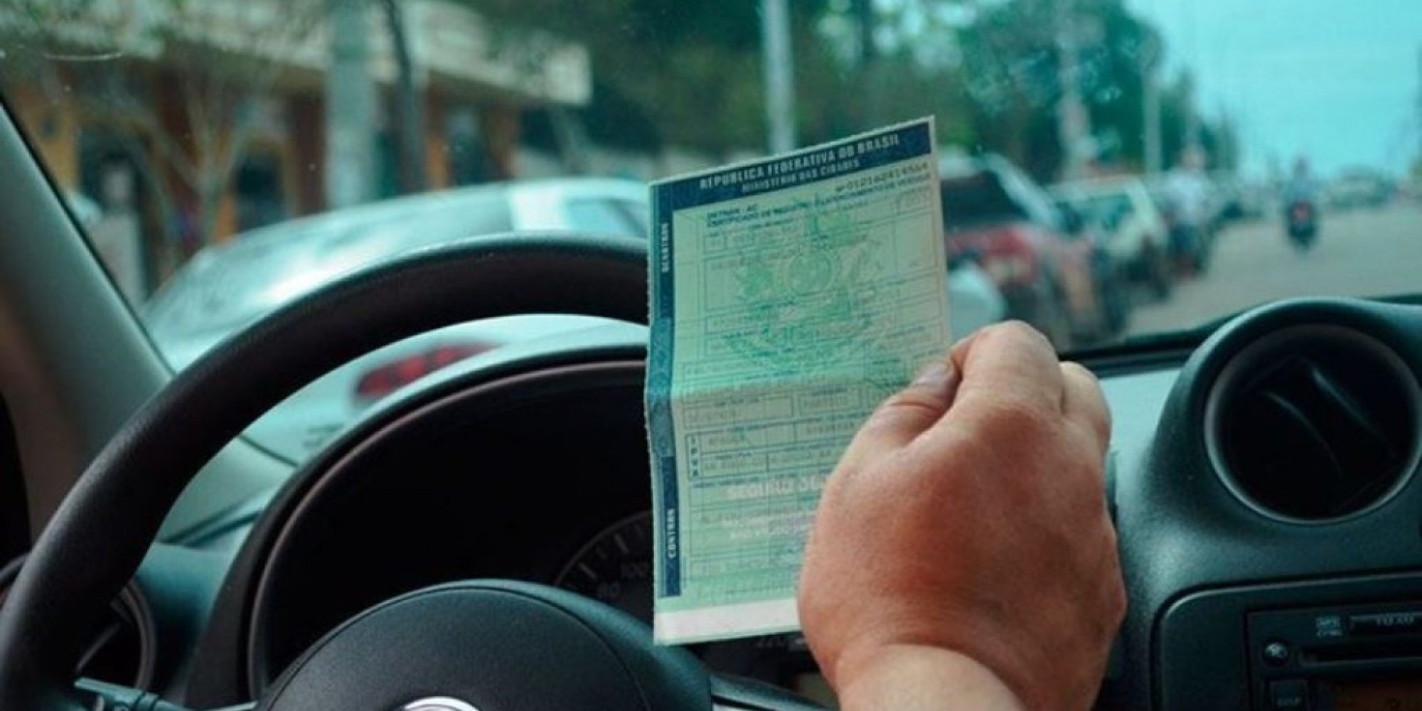Para efetuar o pagamento é necessário ter em mãos o Certificado de Registro e Licenciamento do Veículo (CRLV) ou apenas a placa e o Renavam. Para efetuar o pagamento é necessário ter em mãos o Certificado de Registro e Licenciamento do Veículo (CRLV) ou apenas a placa e o Renavam.