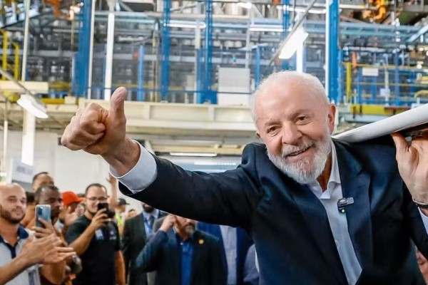 Lula pede que Trump 'fale manso' e diz que não tem medo de cara feia