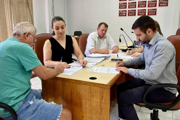 Muçum avança na reconstrução com doação para empresários