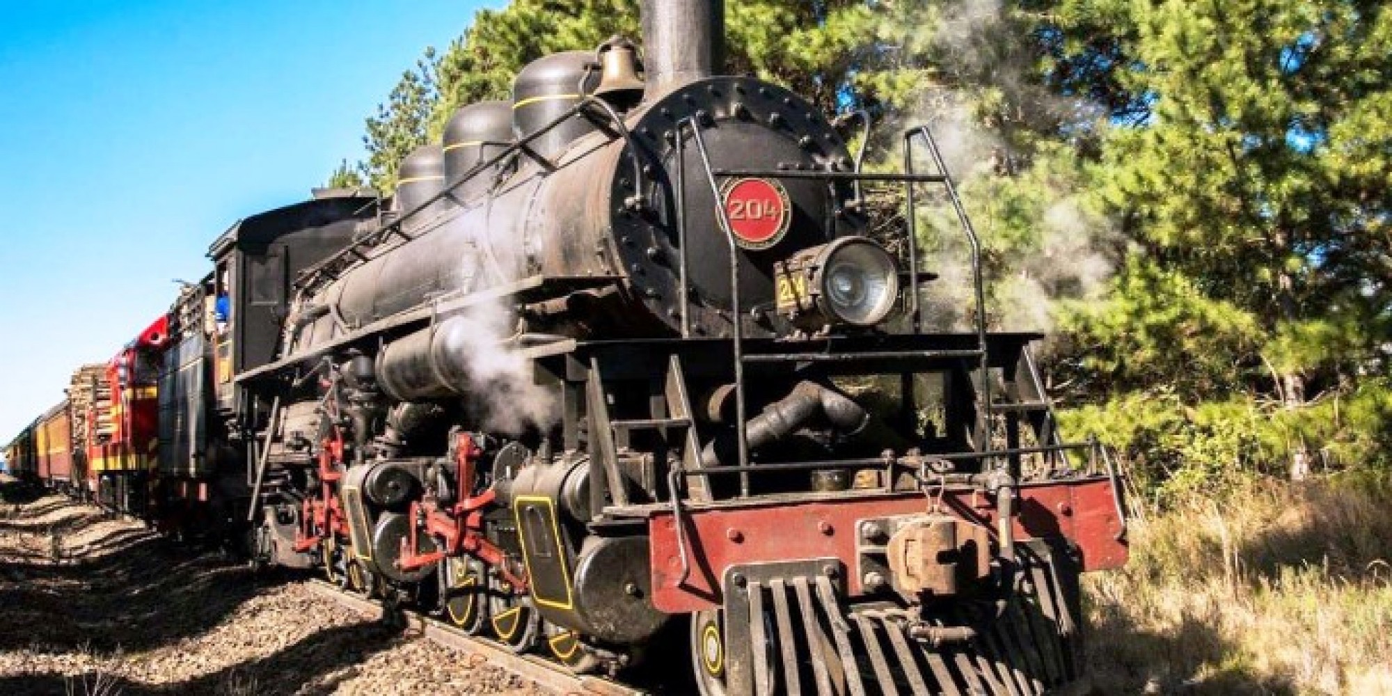 Passeio será feito de Maria Fumaça, pelos trilhos da ferrovia tronco principal Sul, o percurso que dura cerca de uma hora Passeio será feito de Maria Fumaça, pelos trilhos da ferrovia tronco principal Sul, o percurso que dura cerca de uma hora