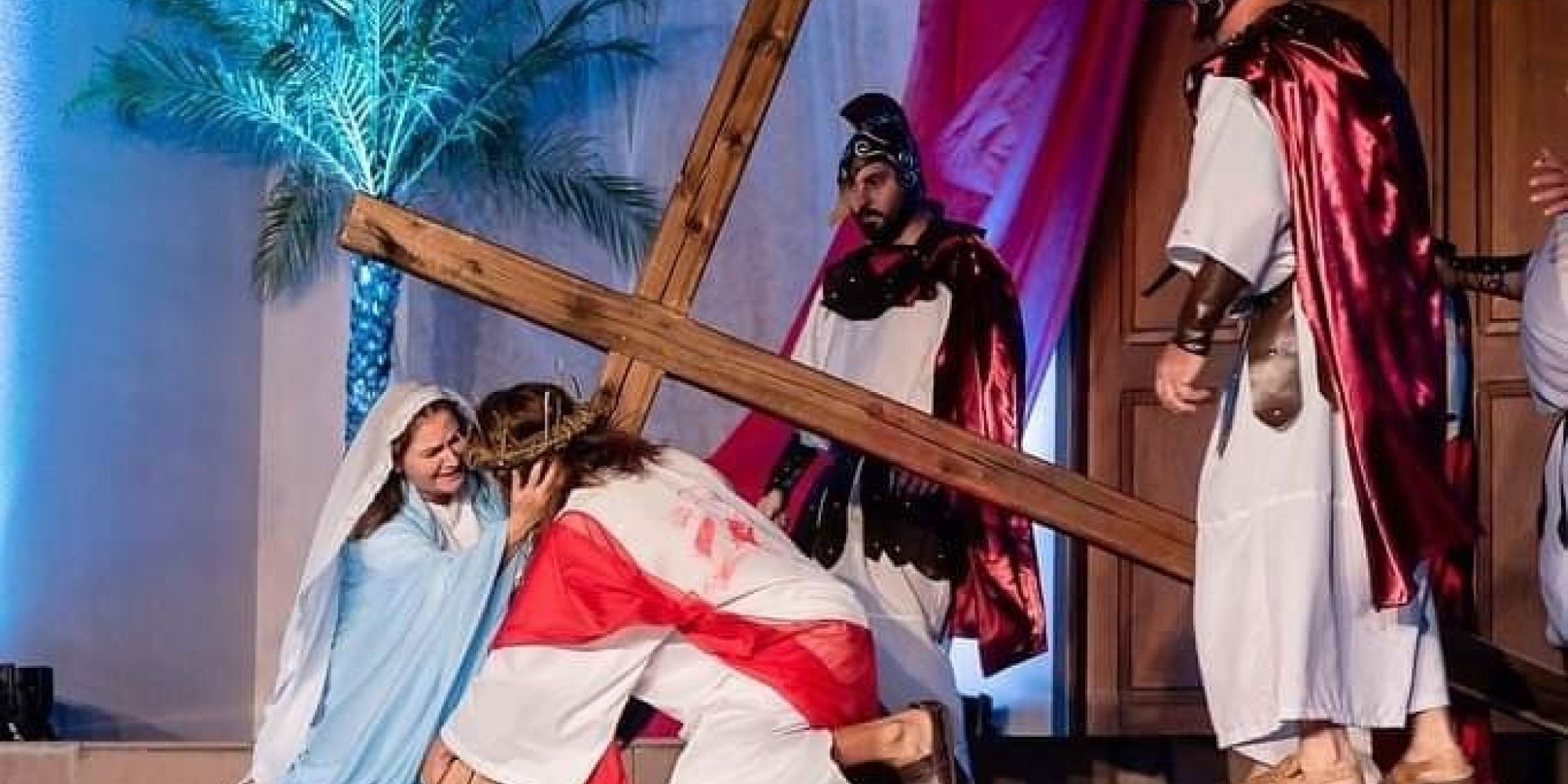 Encenação da Paixão de Cristo emociona Encantado no dia 18 de abril