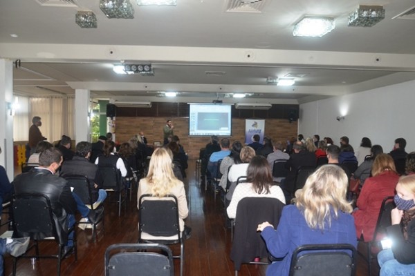 Prefeitos e secretários municipais de Educação participaram da reunião e da discussão sobre a voltas às aulas