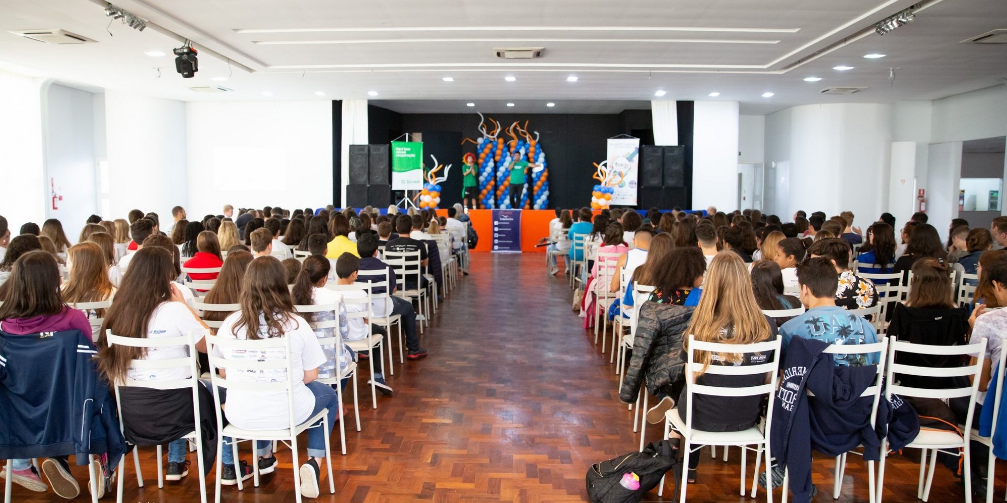 As visitas às escolas continuam até o final do mês de março As visitas às escolas continuam até o final do mês de março