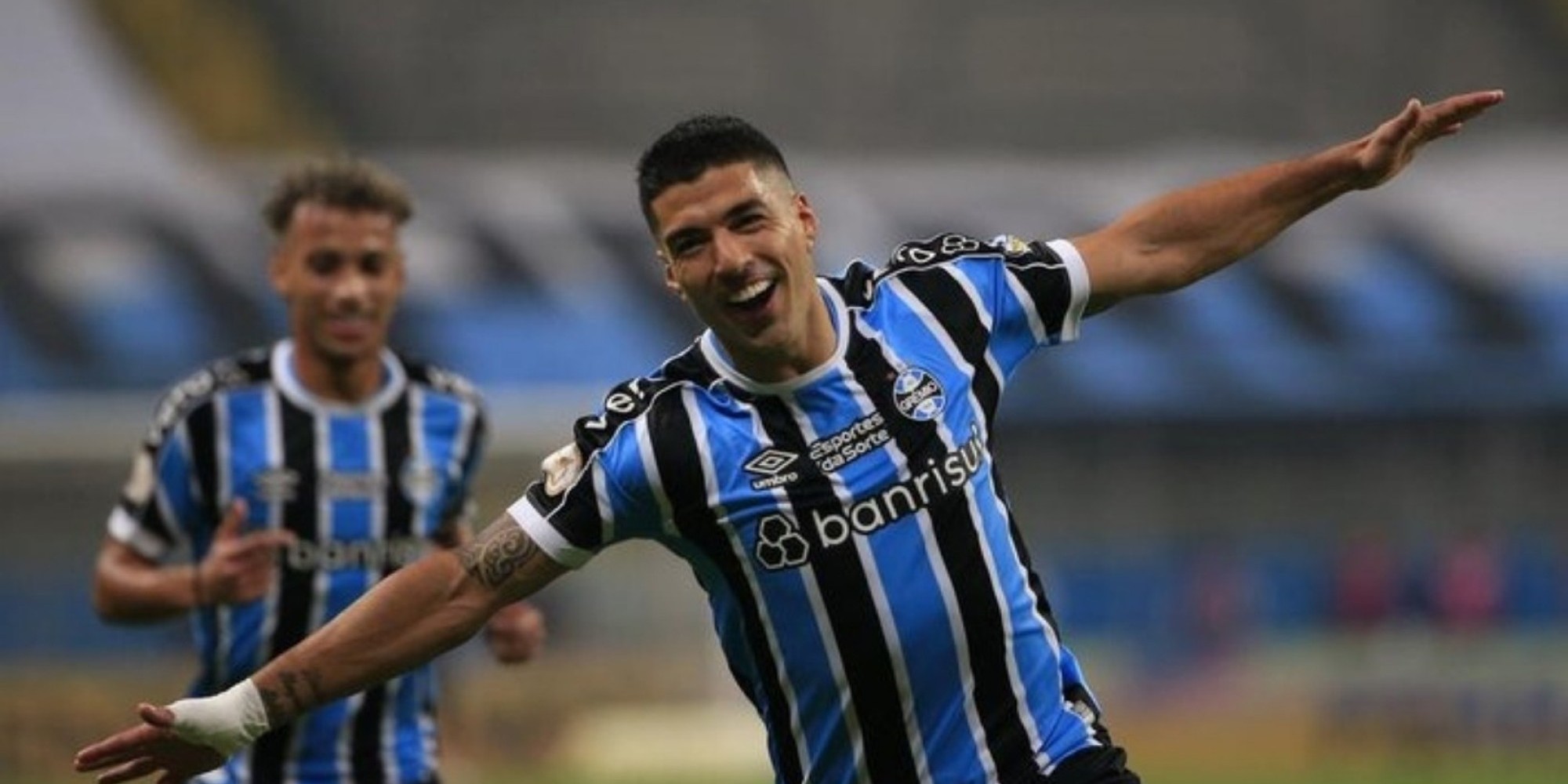 Com show de Suárez, Grêmio vence Gre-Nal na Arena e aumenta pressão sobre o Inter