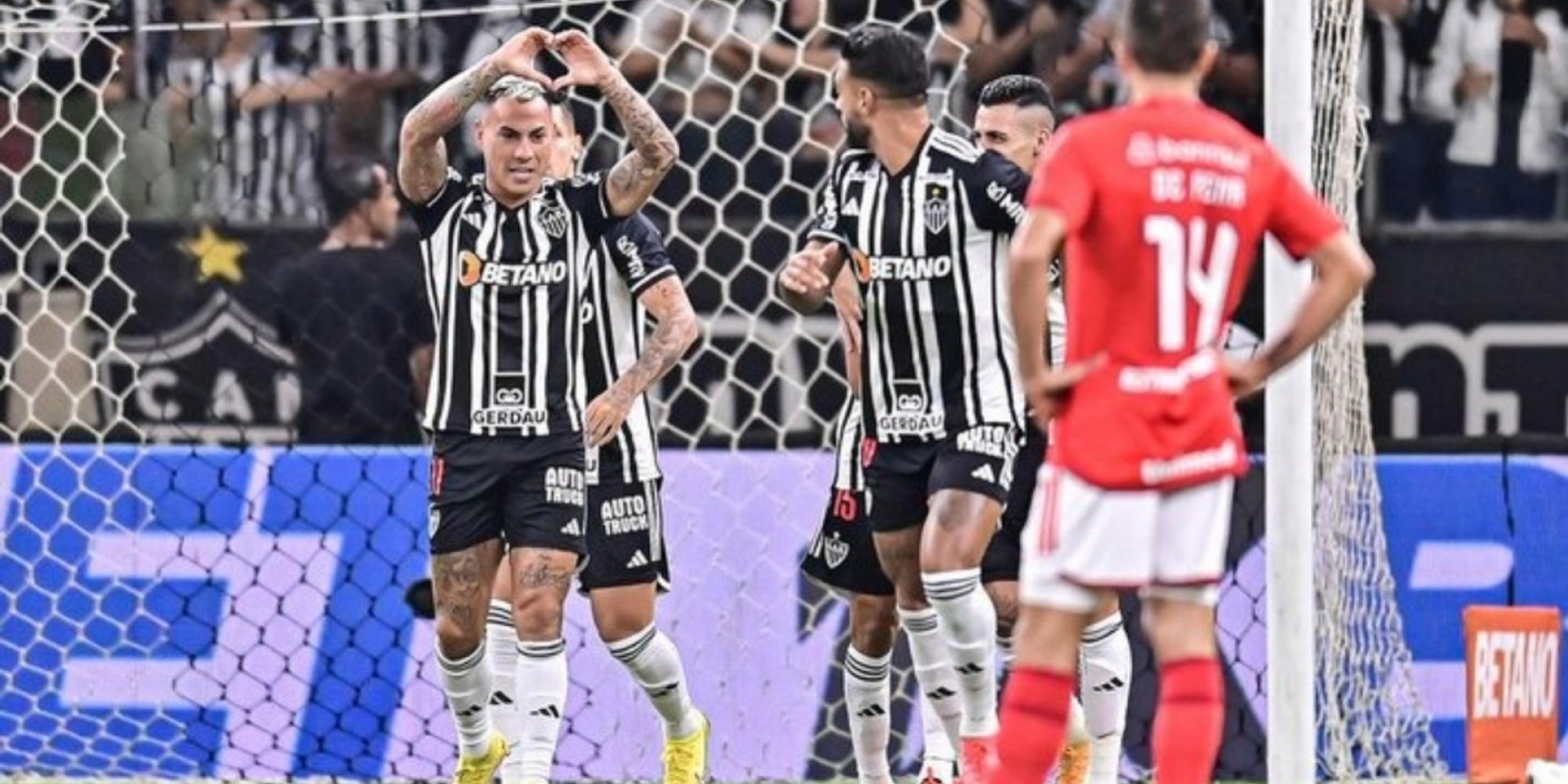 Inter perde para o Atlético-MG e chega à terceira derrota seguida no Brasileirão