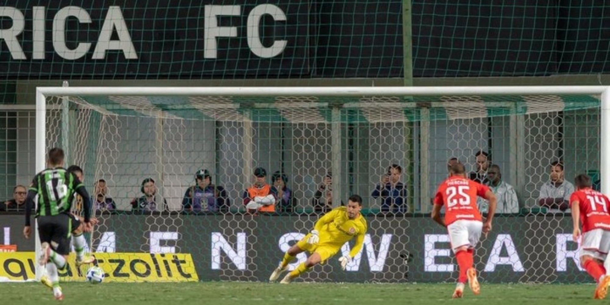 Inter leva dois gols nos acréscimos e perde para o América-MG pela Copa do Brasil