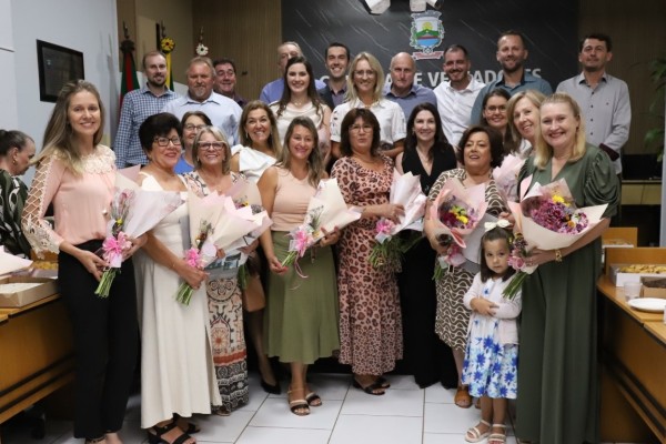 Sessão Solene do Legislativo de Roca Sales presta homenagem às mulheres