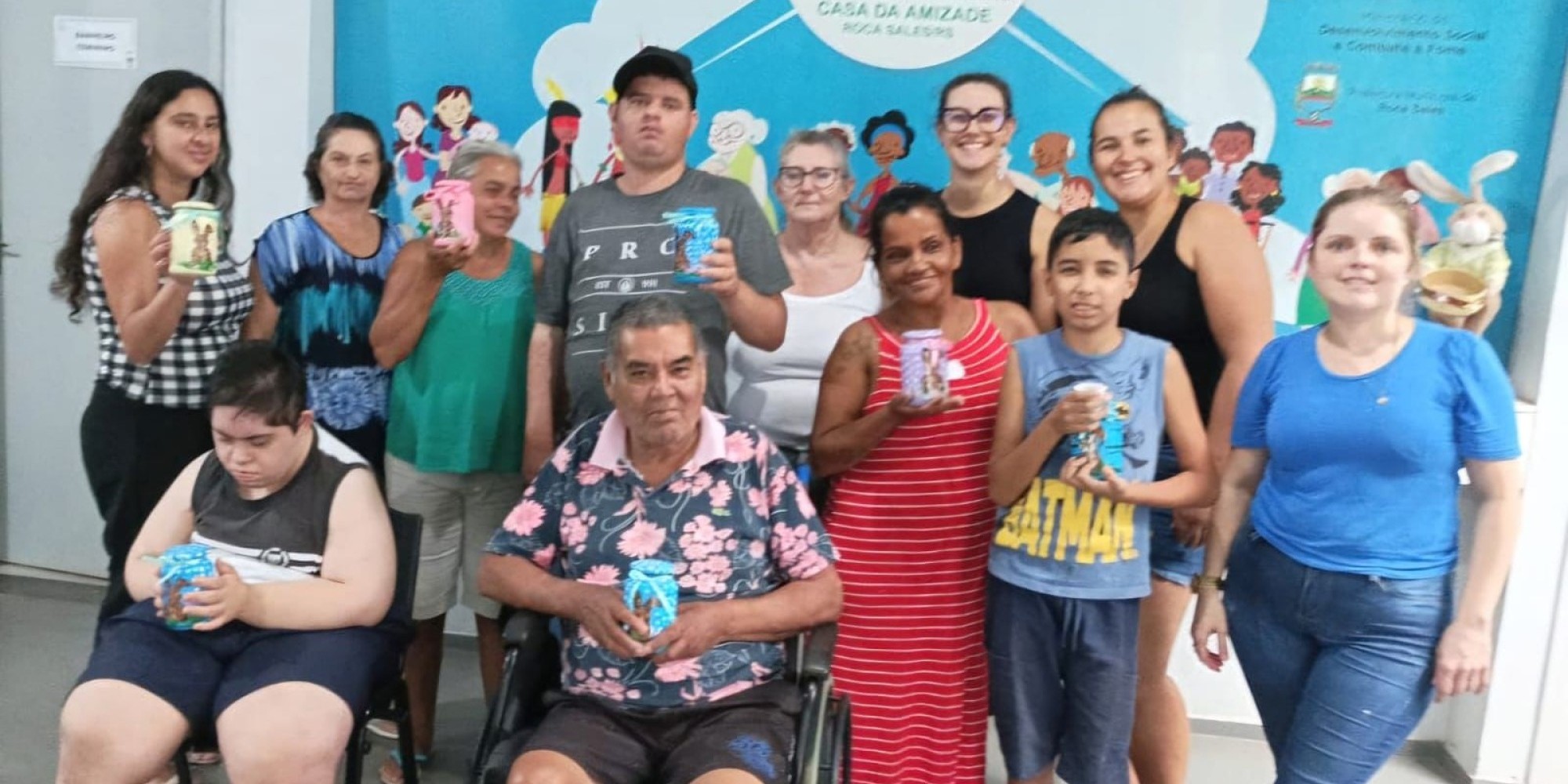 Encontro com PCDs no CRAS celebra a Páscoa com atividade artesanal