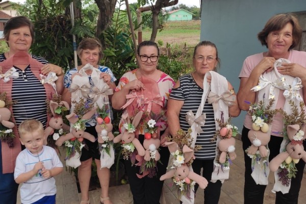 Emater Roca Sales incentiva a prática do artesanato para promover saúde e bem-estar