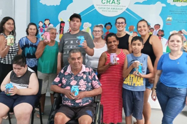 Encontro com PCDs no CRAS celebra a Páscoa com atividade artesanal